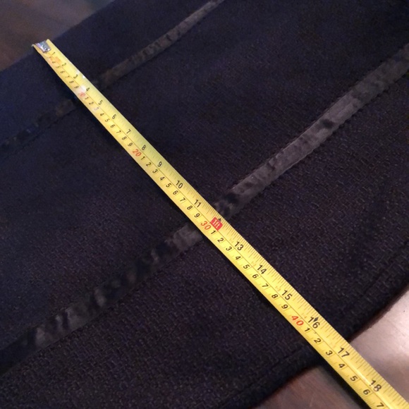 💫 Boucle and vertical ribbon lined pencil skirt with back kick ruffle pleat - Picture 7 of 8